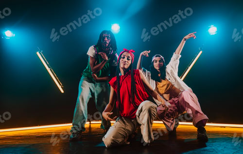 Preview: Group of hip hop dancer dancing together.