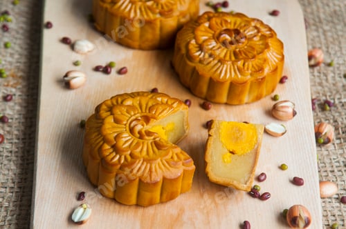 Preview: Traditional moon cakes to celebrate mid autumn festival
