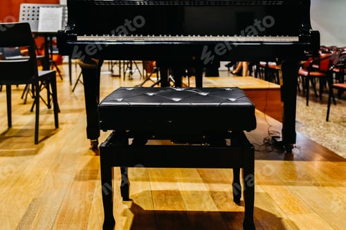 Preview: Stool of a piano.