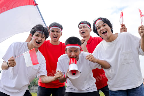 Preview: Enthusiastic Young Men Cheering Together Outdoors