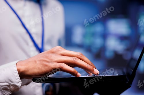 Preview: Expert in supercomputers facility