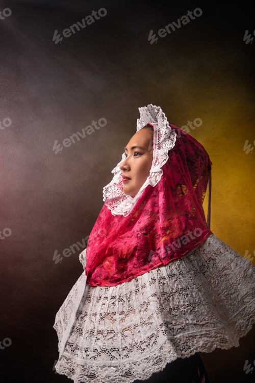 Preview: A woman wearing a red
