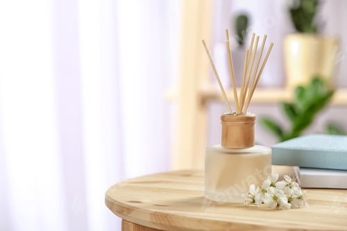 Preview: Aromatic reed freshener on table in room