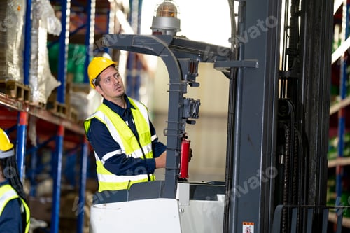 Preview: Warehouse workers checking the inventory.