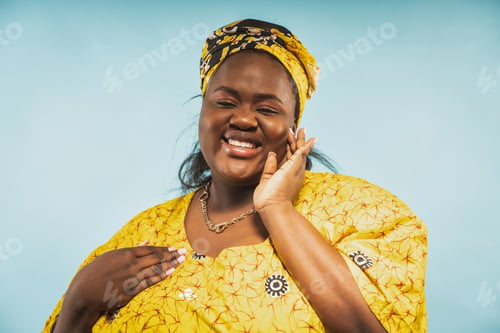 Preview: Image of a beautiful woman from africa wearing traditional clothes