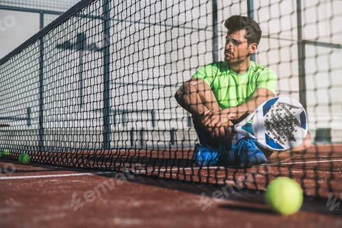 Preview: Man playing padel