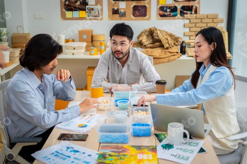 Preview: Group of young male and female business people in the office