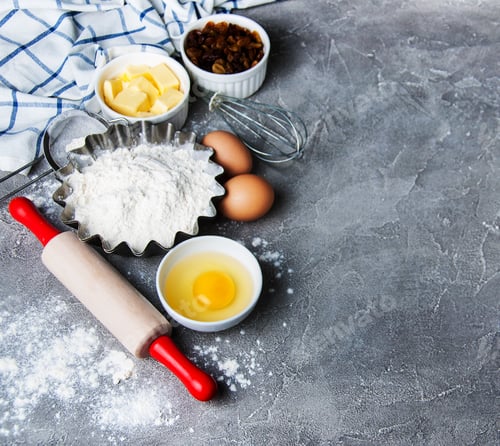 Preview: Kitchen table with various ingredients