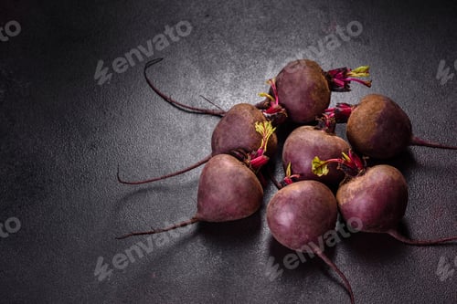 Preview: A pile of raw beets on the table. The benefits of vegetables