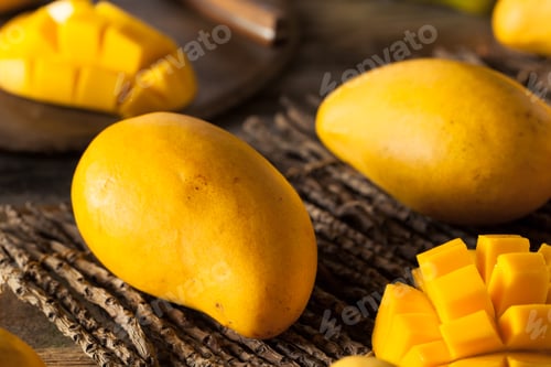 Preview: Raw Organic Yellow Mangos