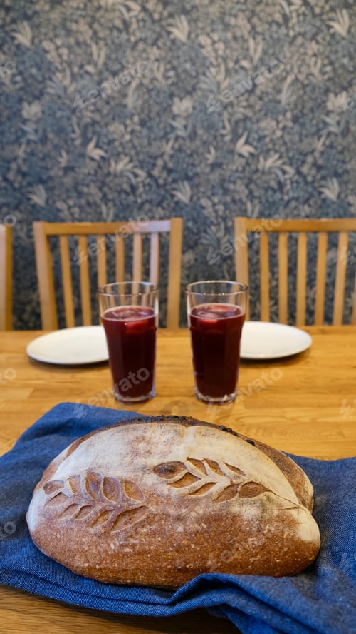 Preview: Freshly baked traditional bread on a Board.