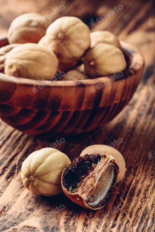 Preview: Dried limes on wooden table