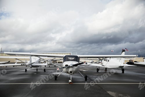 Preview: Propeller plane on the tarmac