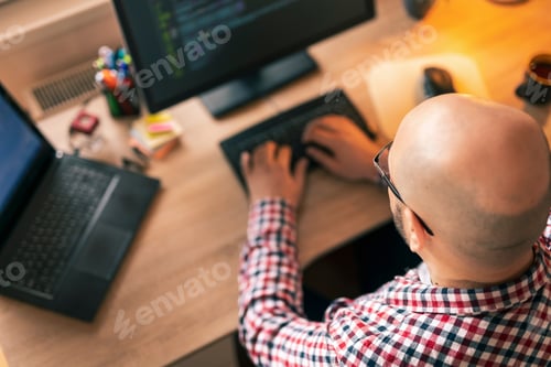 Preview: Software developer working in home office