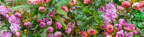 Preview: Decorative arrangement of artificial flowers and greenery