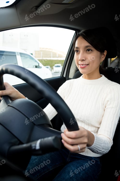 Preview: Young woman driving a car