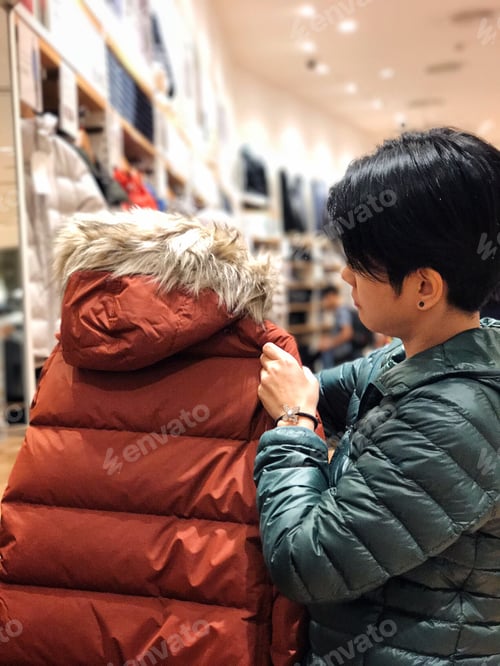 Preview: People shopping coat winter at the mall
