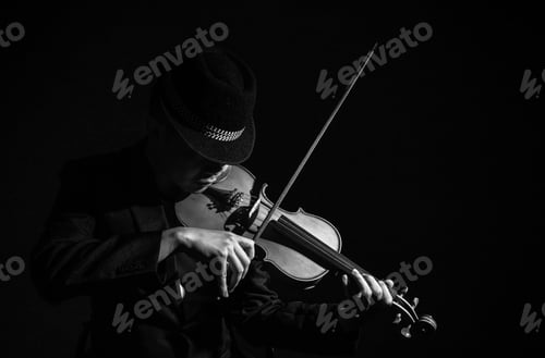 Preview: Close up Violin player in dark studio, Musical concept