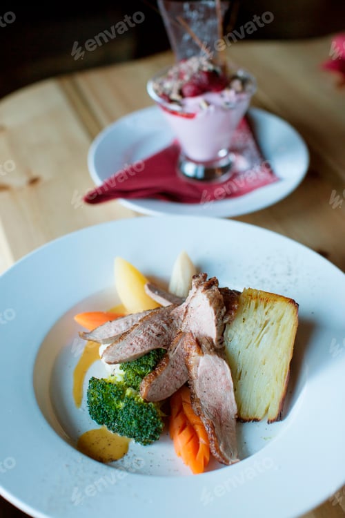 Vorschau: Traditional meal and dessert, Longyearbyen, Svalbard, Norway