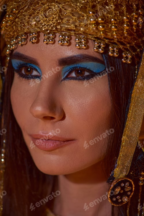 Preview: Close up view of brunette woman in traditional Egyptian headdress posing and looking away