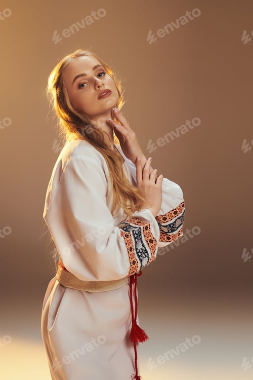 Preview: Enchanting maiden in ivory: a fairy tale pose