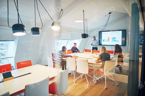 Preview: Manager disucssing a business plan with colleagues in an office