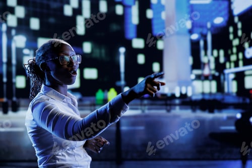 Preview: Citizen pointing at city buildings