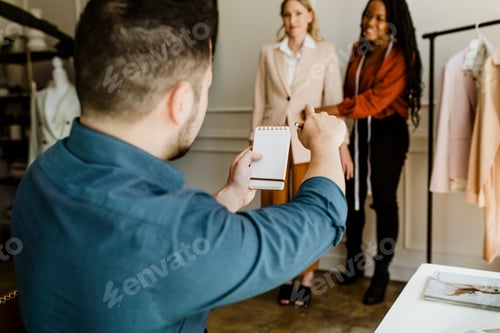 Preview: Designer measuring client's size