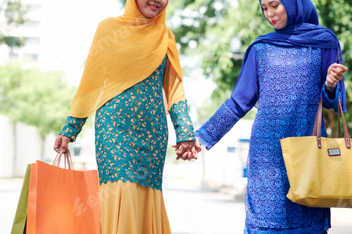 Preview: Muslim female friends