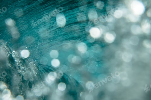 Preview: Beautiful ocean wave with air bubbles