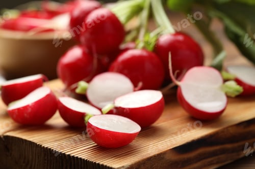 Preview: Fresh cut radishes on wooden board, closeup
