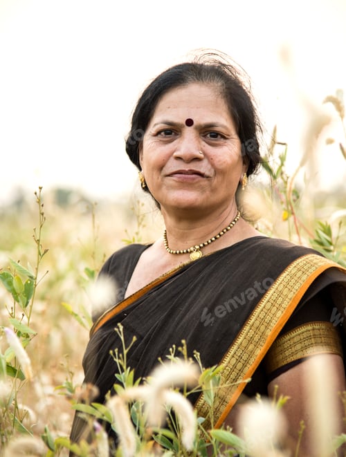 Preview: Smiling woman farmer in agricultural field