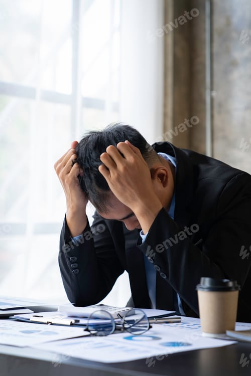 Preview: man in shock on the background of a laptop. This man has received bad news. Ruin of the entrepreneur