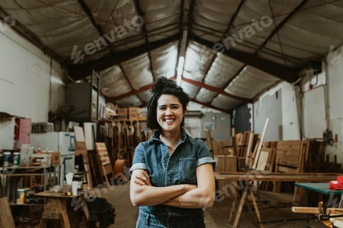 Preview: Professional female carpenter posing