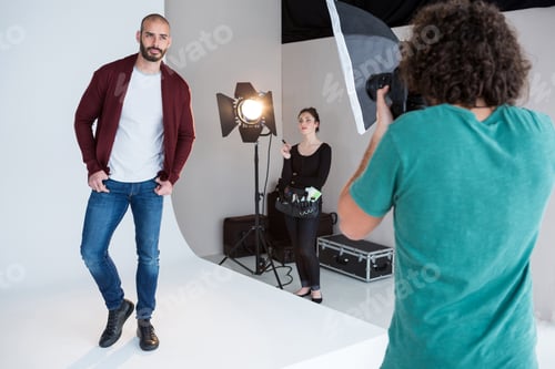 Visualização: Modelo posando para uma sessão de fotos