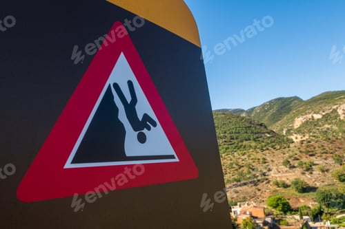 Preview: Closeup of a red sign warning about steep hill area