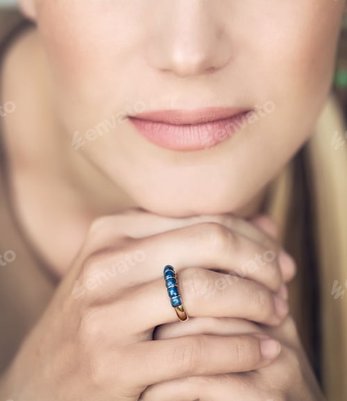 Preview: Beautiful Woman Wearing Gorgeous Ring