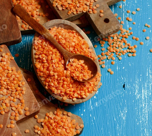 Preview: Red lentils in a bowl with a spoon