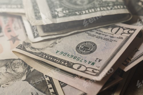 Vista previa: Close-up of the different US dollar bills.