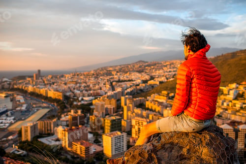 Preview: Man enjoying cityscape