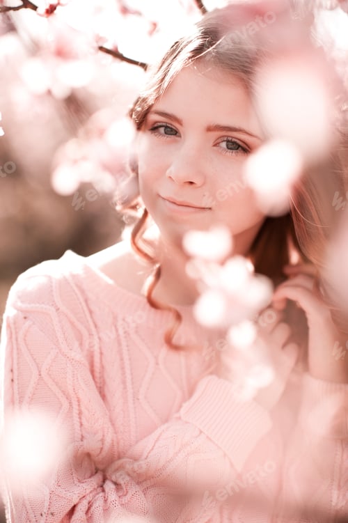 Preview: Smiling teenage girl with long blonde hair outdoor