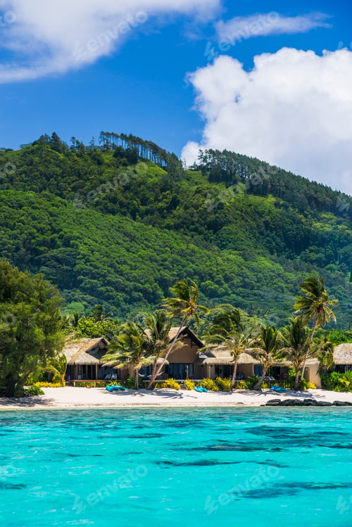 Preview: Luxury villa and hotel accommodation at the tropical Island of Rarotonga, seen from the beautiful cr