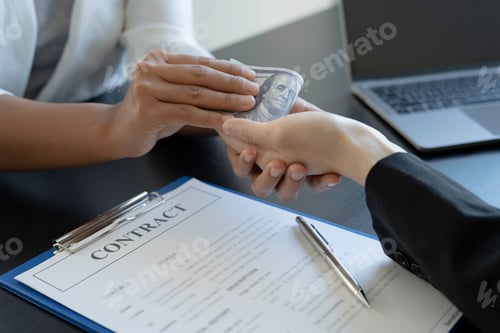 Preview: The client hands the money to the Asian female agent, a fictitious agent in an agreement to sell the