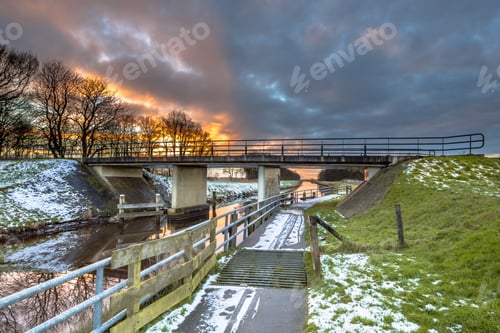 Preview: Cycling track crossing road bridge