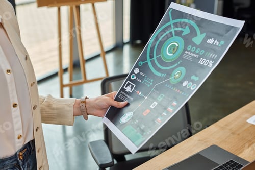 Preview: Digital vision: businesswoman holding franchise charts