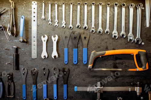 Preview: Wall with different working tools