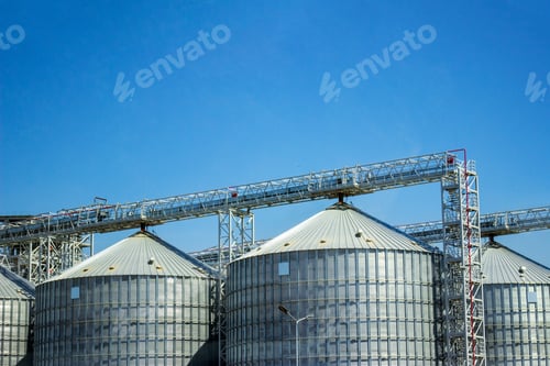 Preview: Storage silos for agricultural cereal products.Industrial storage of raw materials in silos.
