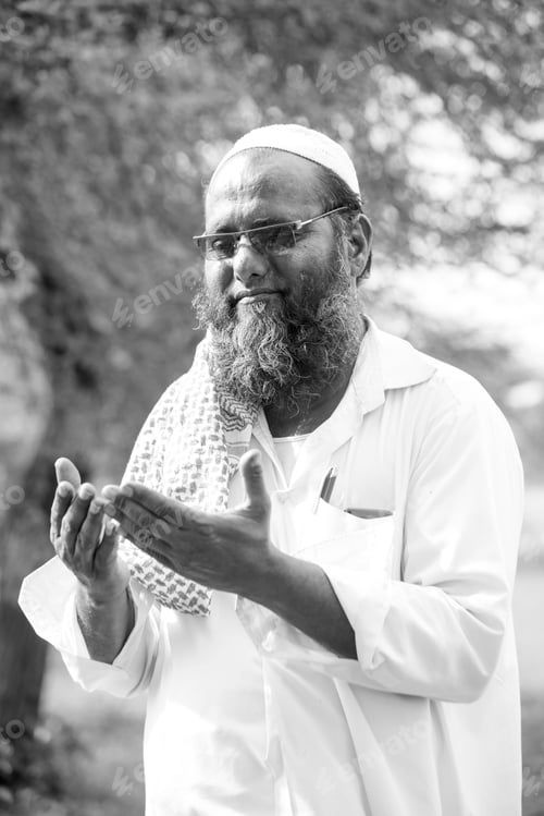 Preview: Portrait of Indian muslim man