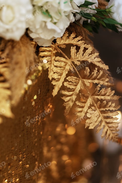 Preview: elegant wedding decorations made of natural flowers