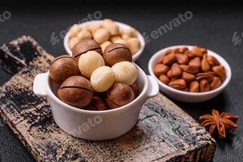 Preview: Delicious nutritious macadamia nuts in ceramic bowl
